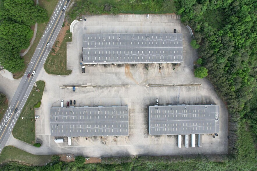 More Photos Of 963 N Burnt Hickory Rd, Douglasville Unknown For Lease