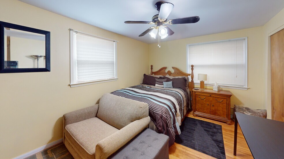 More Photos Of 721 S Michigan Ave, Howell Office Residential For Sale