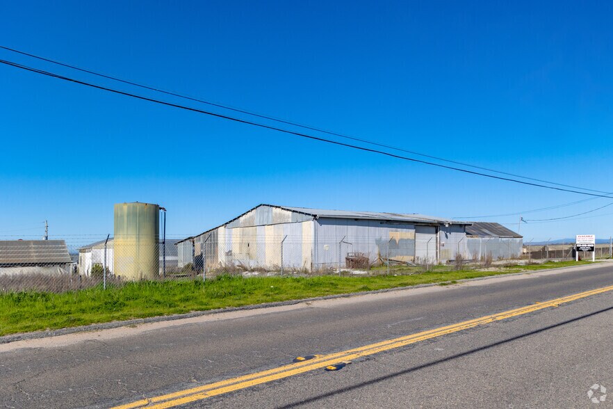More Photos Of 2150 Elkhorn Rd, Castroville Manufacturing For Sale