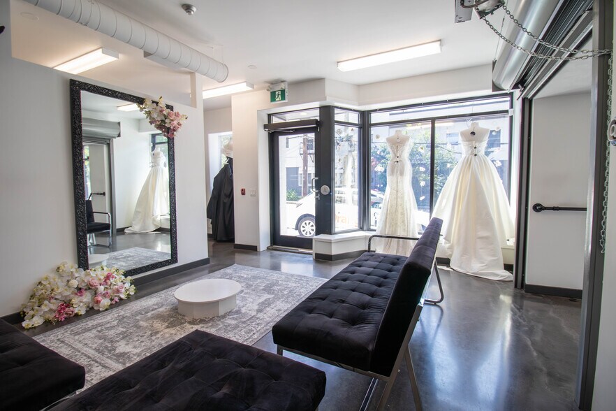 More Photos Of 140 Caroline St S, Hamilton Storefront Retail Residential For Lease