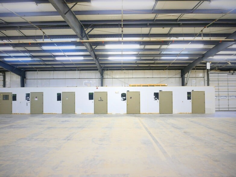 More Photos Of 400 Westland dr, Edmond Manufacturing For Sale