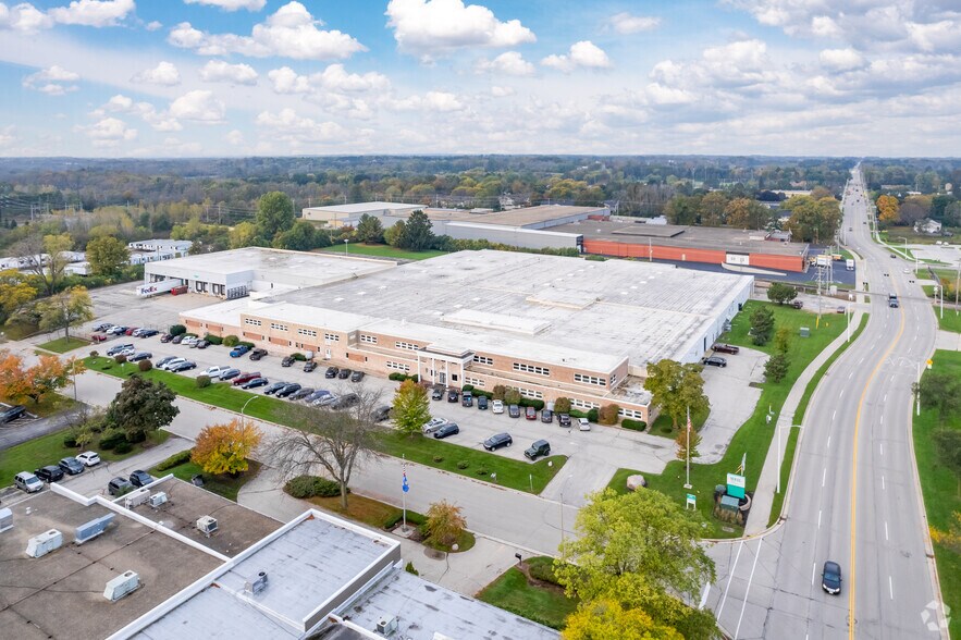 More Photos Of W57N14363 Doerr Way, Cedarburg Manufacturing For Lease