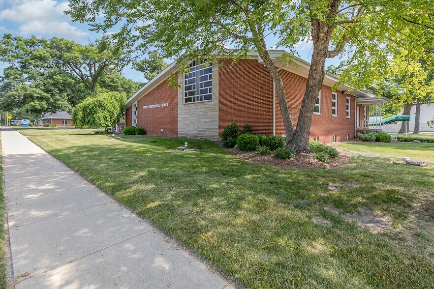 More Photos Of 939 S Wisconsin St, Hobart Religious Facility For Sale