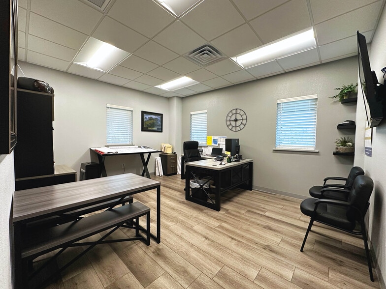 More Photos Of 3930 S Pipkin Rd, Lakeland Light Distribution For Sale