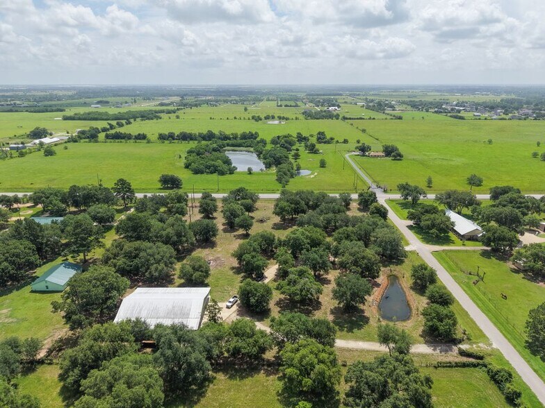 More Photos Of 32956 Londonderry Dr, Waller Warehouse For Sale