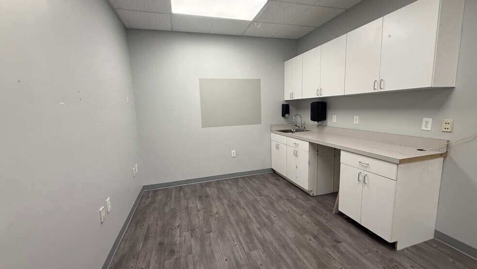 More Photos Of 4225D Winterville Pky, Winterville Freestanding For Lease