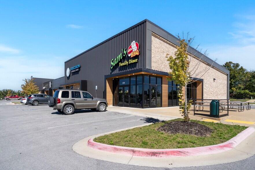 More Photos Of 504 E Centerton Blvd, Centerton Storefront Retail Office For Lease