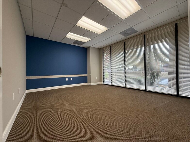 More Photos Of 4913 Summer Oak Dr, Buford Light Manufacturing For Lease