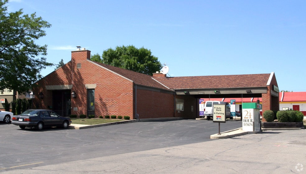 More Photos Of 2815-2929 S Chicago Ave, South Milwaukee Unknown For Lease