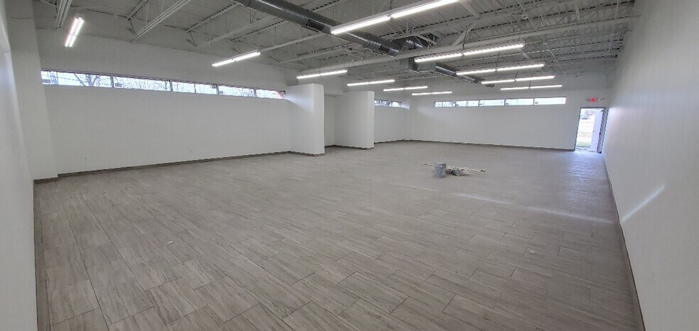More Photos Of 20930 Meyers Rd, Oak Park Office For Sale