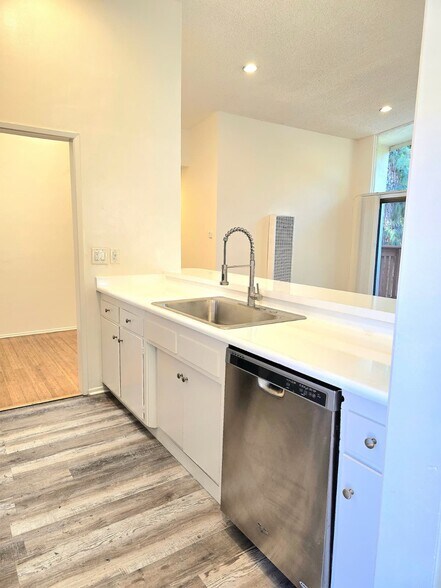 More Photos Of 4208 Russell Ave, Los Angeles Apartments For Sale