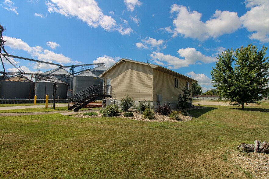 More Photos Of 107 8th Ave SW, Kasson Specialty For Sale