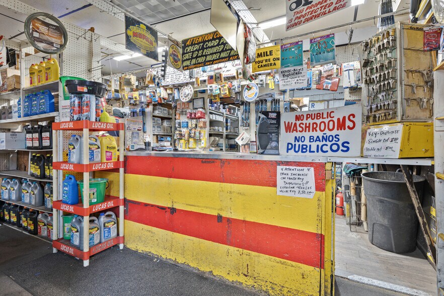 More Photos Of 3000 W Diversey Ave, Chicago General Retail For Sale