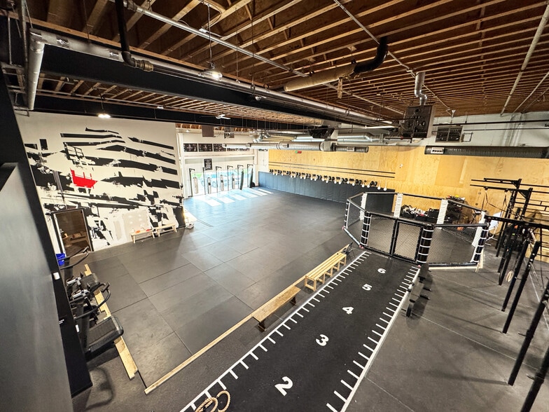 More Photos Of 333 28th St NE, Calgary Warehouse For Sale