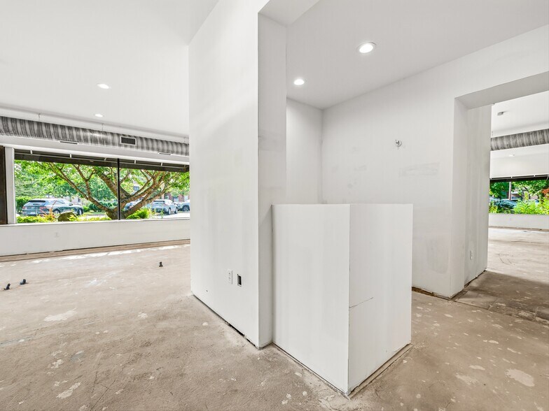 More Photos Of 5 Biltmore Plz, Asheville Storefront For Lease
