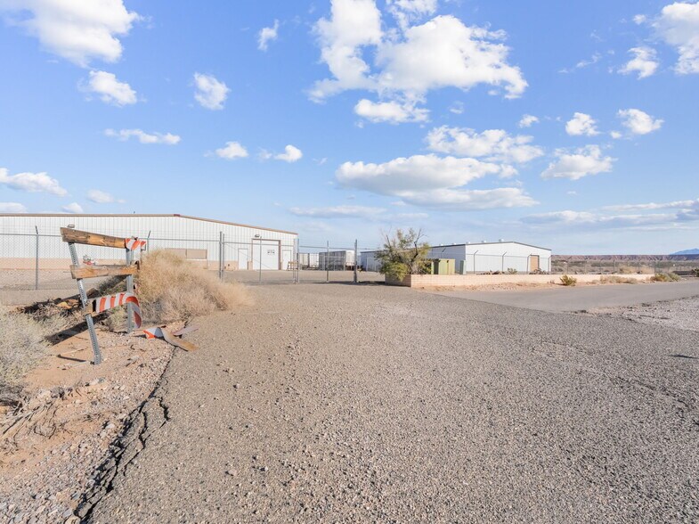 More Photos Of 480 Pat Ave, Overton Industrial For Sale