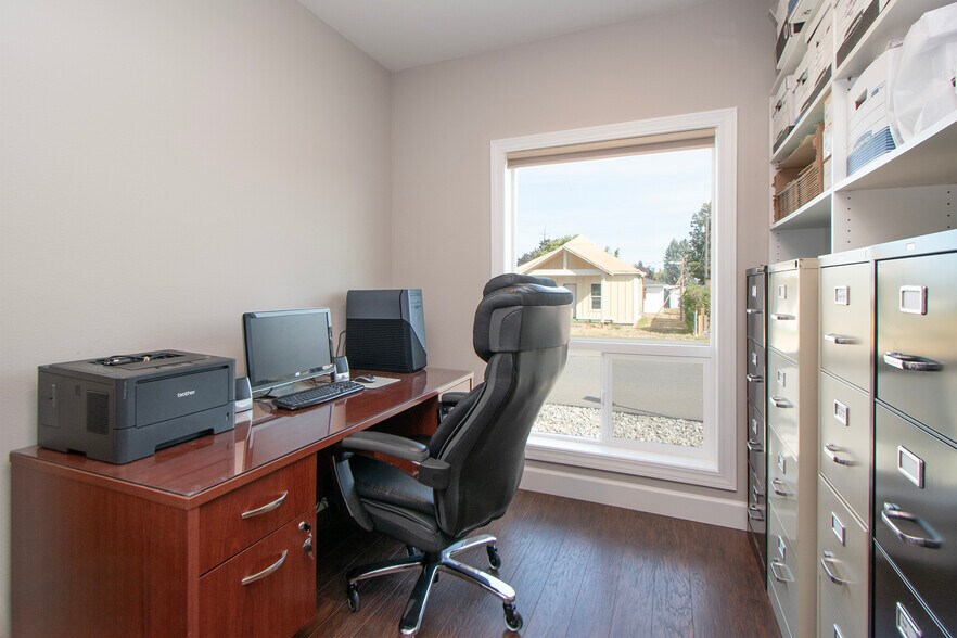 More Photos Of 495 Spruce St, Sequim Office For Sale