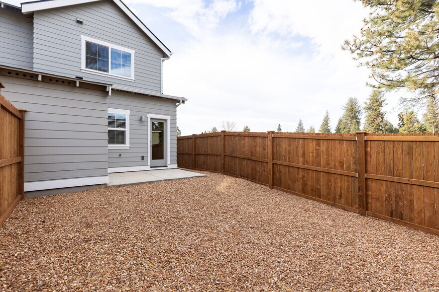 More Photos Of 20255 Hardy Rd, Bend Apartments For Sale