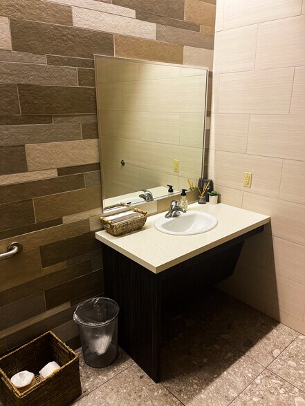 More Photos Of 710 Presidential Dr, Richardson Office For Lease