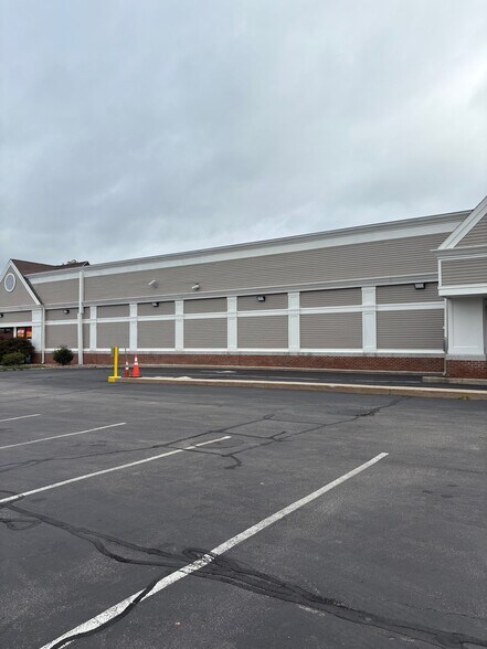 More Photos Of 123 Nashua Rd, Londonderry Drugstore For Lease