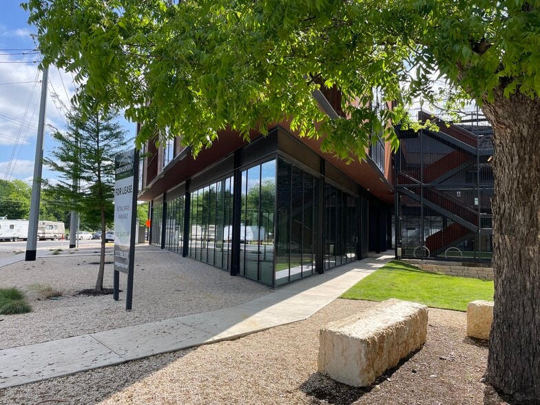 More Photos Of 1141 Shady Ln, Austin Office For Lease