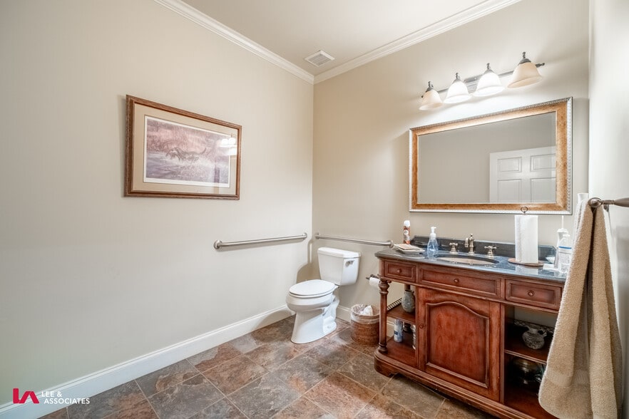 More Photos Of 210 Holt Rd, Acworth Industrial For Lease