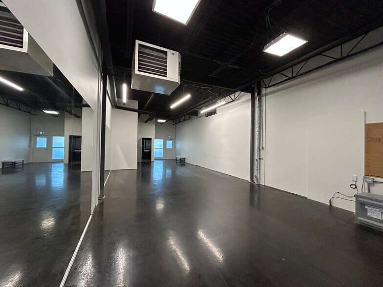 More Photos Of 1803 91st St SW, Edmonton Light Distribution For Lease
