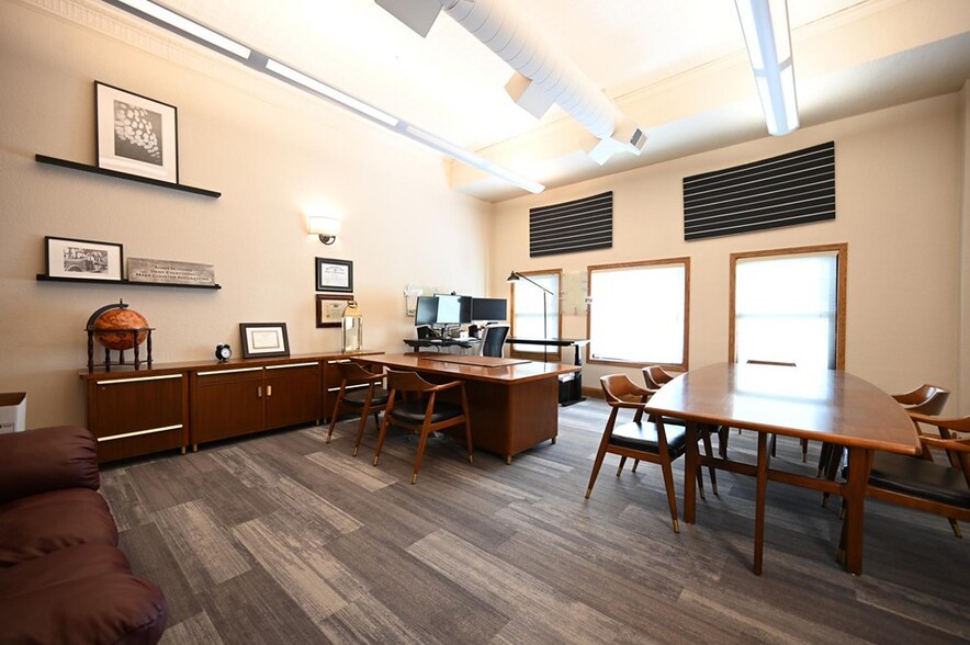 More Photos Of 206 Scott St S, Shakopee Office For Sale