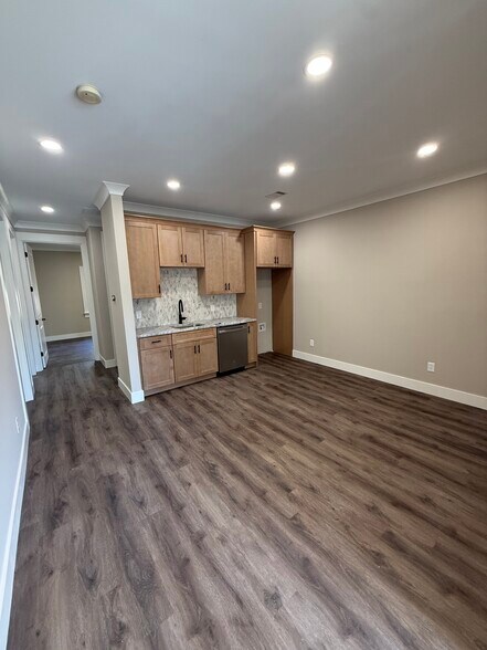 More Photos Of 2230 Towne Lake Pky, Woodstock Office For Lease