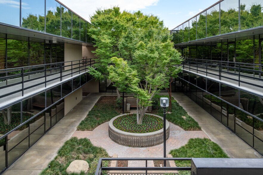 More Photos Of 3434 Truxtun Ave, Bakersfield Office For Lease