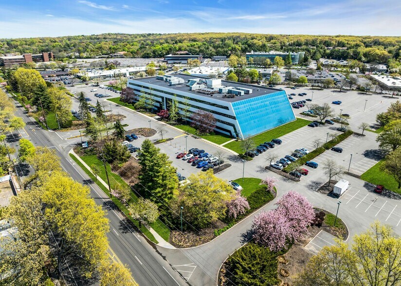 More Photos Of 1000 Woodbury Rd, Woodbury Office For Lease
