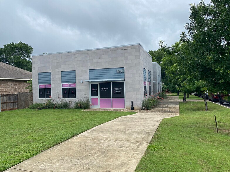 More Photos Of 1409 E McKinney St, Denton Office Residential For Sale
