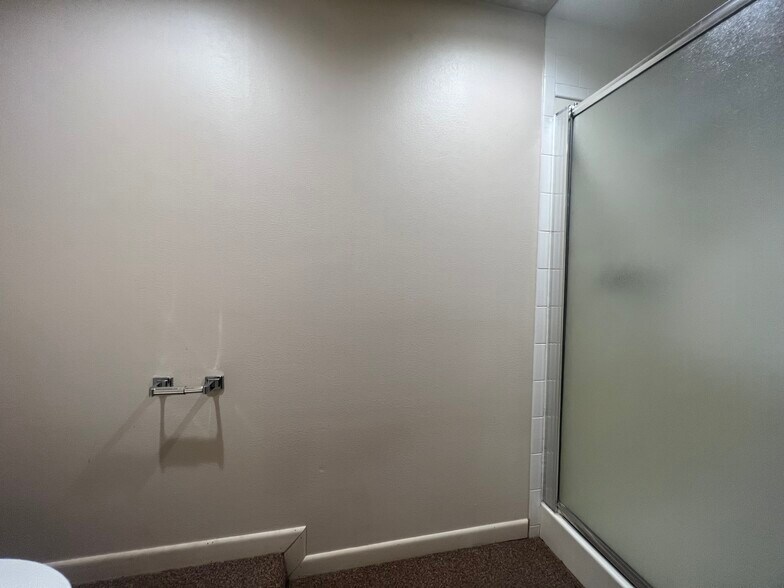 More Photos Of 205 Profit Dr, Victoria Showroom For Sale