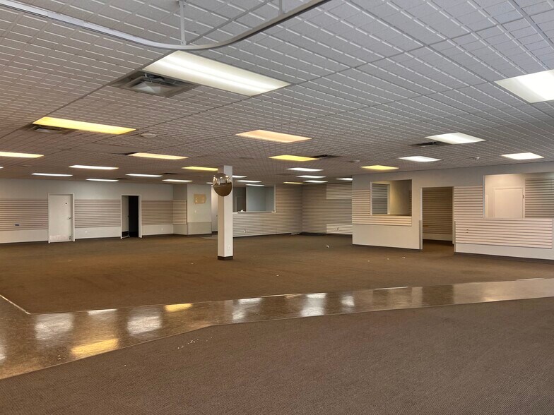 More Photos Of 18303 107 Ave NW, Edmonton Flex For Sale