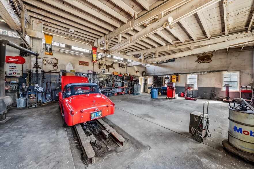 More Photos Of 205 E California St, Jacksonville General Retail For Sale