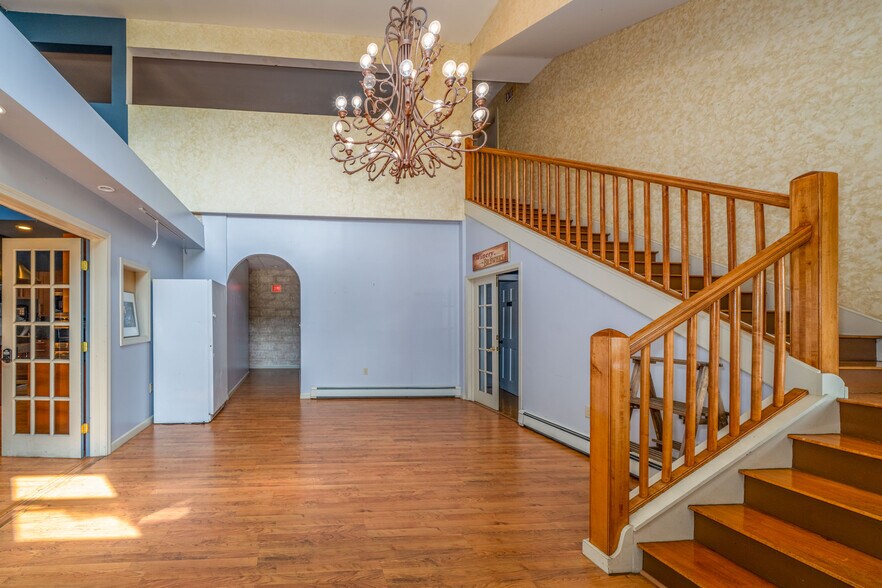More Photos Of 279 S Main St, Winterport Winery Vineyard For Sale