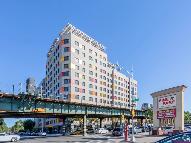 Primary Photo Of 1675 Westchester Ave, Bronx Medical For Lease