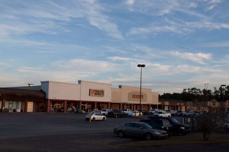 More Photos Of 12112-12130 Old 63 S, Lucedale General Retail For Lease
