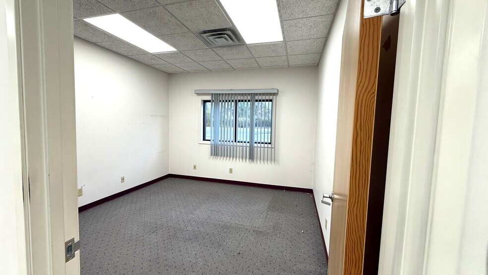 More Photos Of 615 Commerce Rd, Richmond Office For Lease