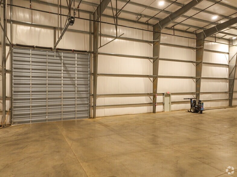 More Photos Of 4690 Polo Gate Blvd, Charlotte Warehouse For Sale