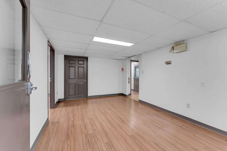 More Photos Of 10 Binnington Crt, Kingston Distribution For Sale