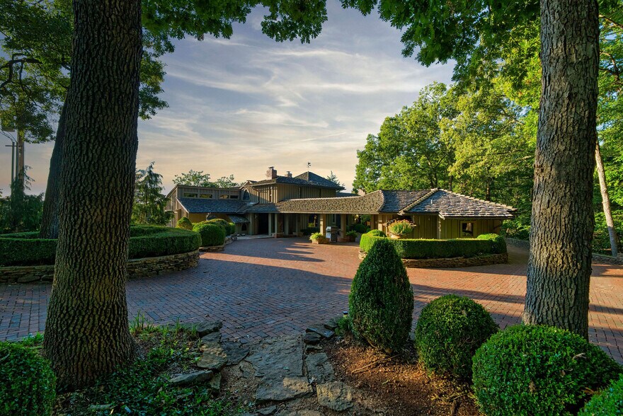 More Photos Of 754-756 E Stonehill Rd, Ozark Office Residential For Sale