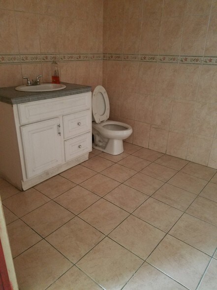 More Photos Of 13643-13649 Rosecrans Ave, Santa Fe Springs Warehouse For Lease