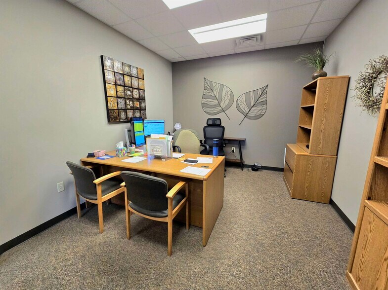 More Photos Of 1545 Associates Dr, Dubuque Office For Lease