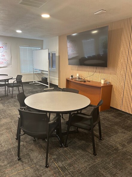 More Photos Of 18445 E Burnside St, Portland Office Residential For Sale