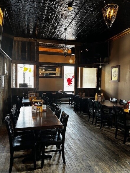 More Photos Of 101 King St W, Prescott Storefront Retail Residential For Lease