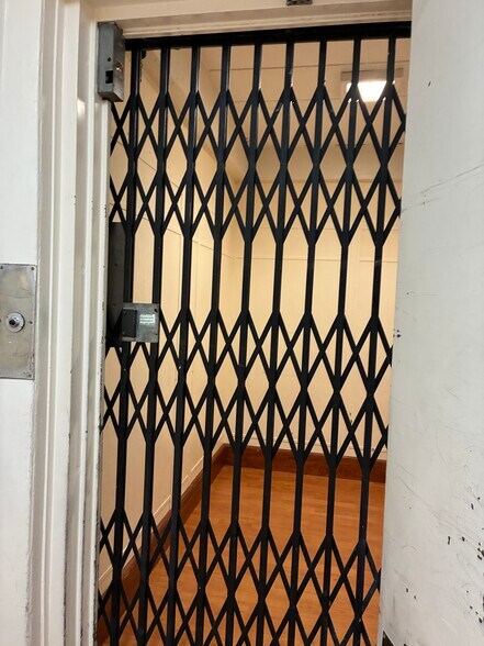 More Photos Of 2141 Mission St, San Francisco Loft Creative Space For Lease