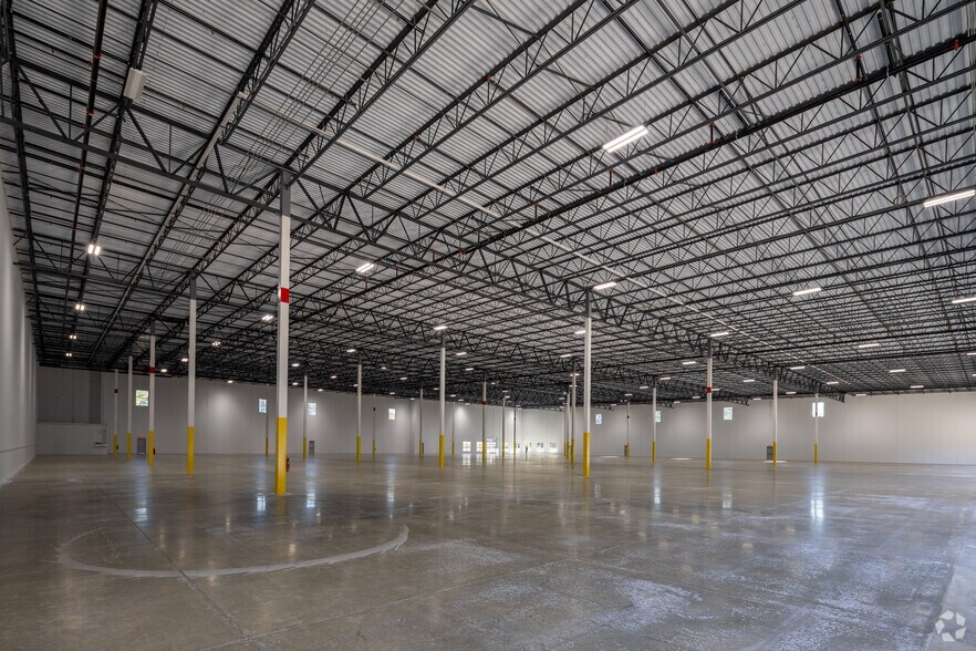 More Photos Of 4326 Avery Dr, Flowery Branch Distribution For Lease