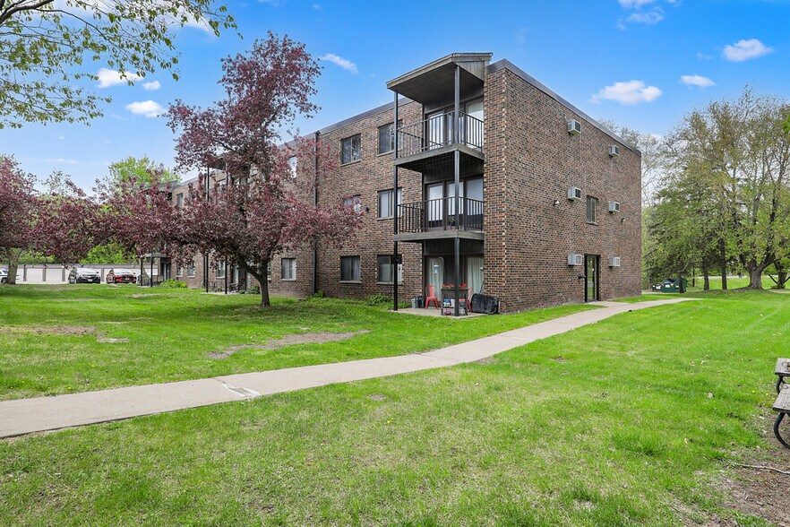 More Photos Of 2050 7th Ave E, North Saint Paul Apartments For Sale