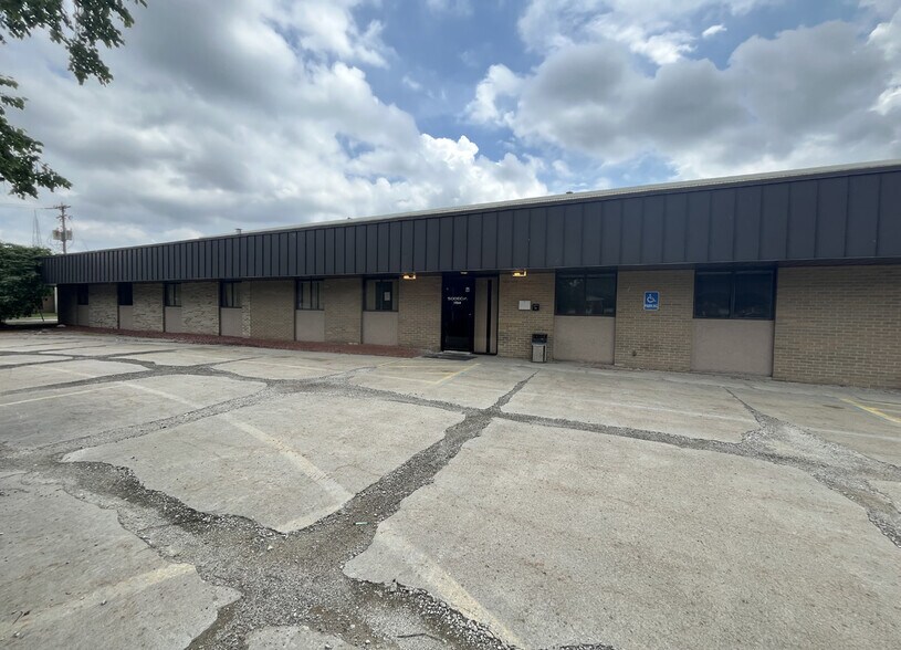 More Photos Of 15260 Common Rd, Roseville Manufacturing For Sale